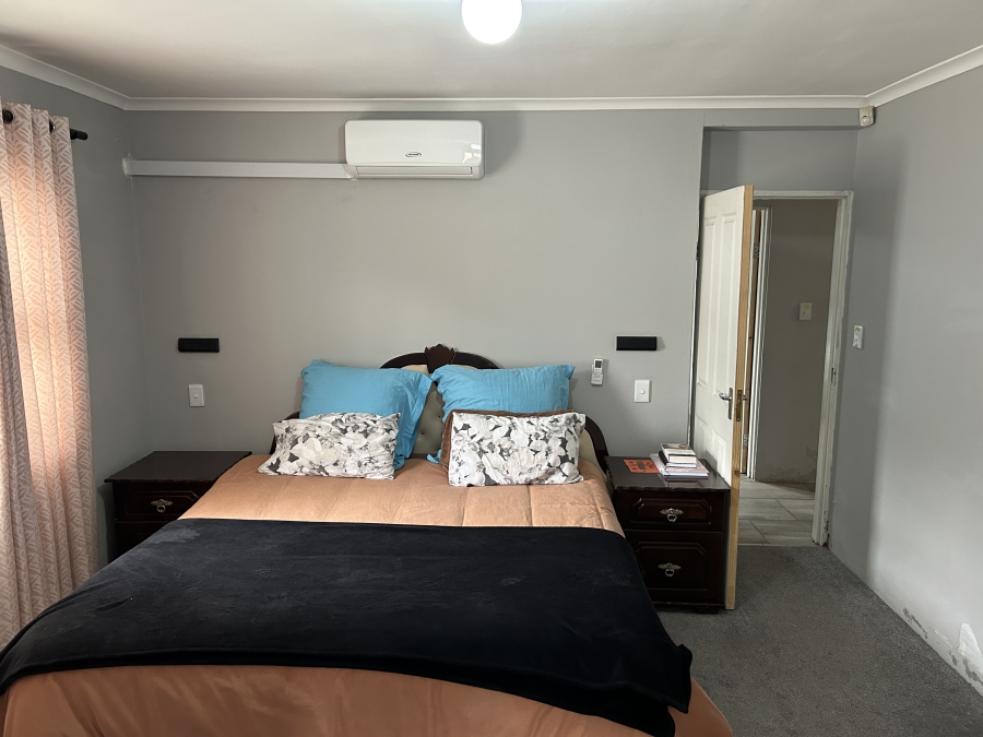 4 Bedroom Property for Sale in Kingston Western Cape